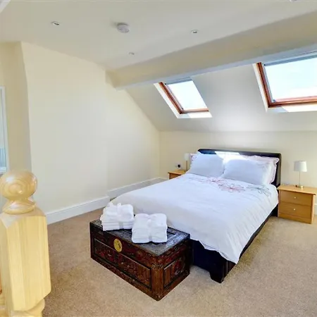 2 Bed In Oc-w974 Holiday home